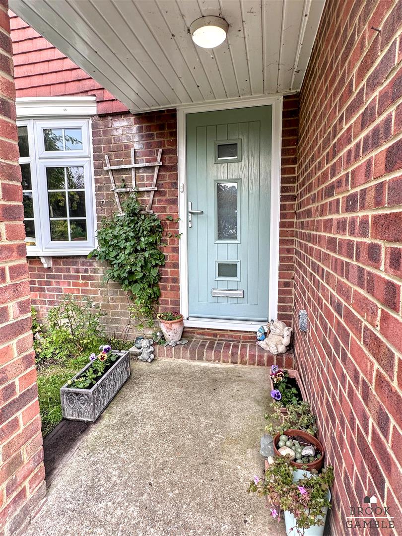 4 Bedroom House - Detached. Greenway in Eastbourne, 26